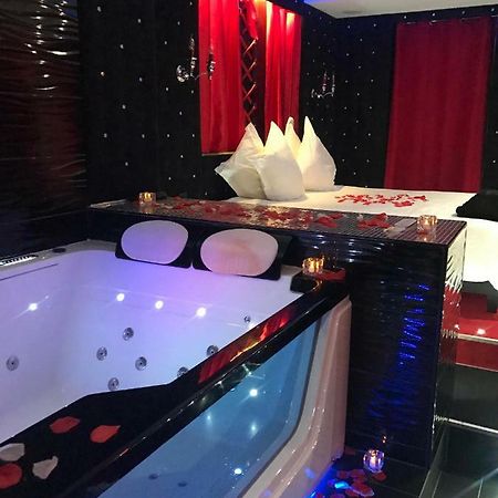 Le Cabaret Vip Spa Lyon Exterior foto