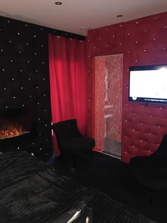 Le Cabaret Vip Spa Lyon Exterior foto